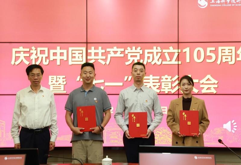 英国上市365官网庆祝中国共产党成立10...